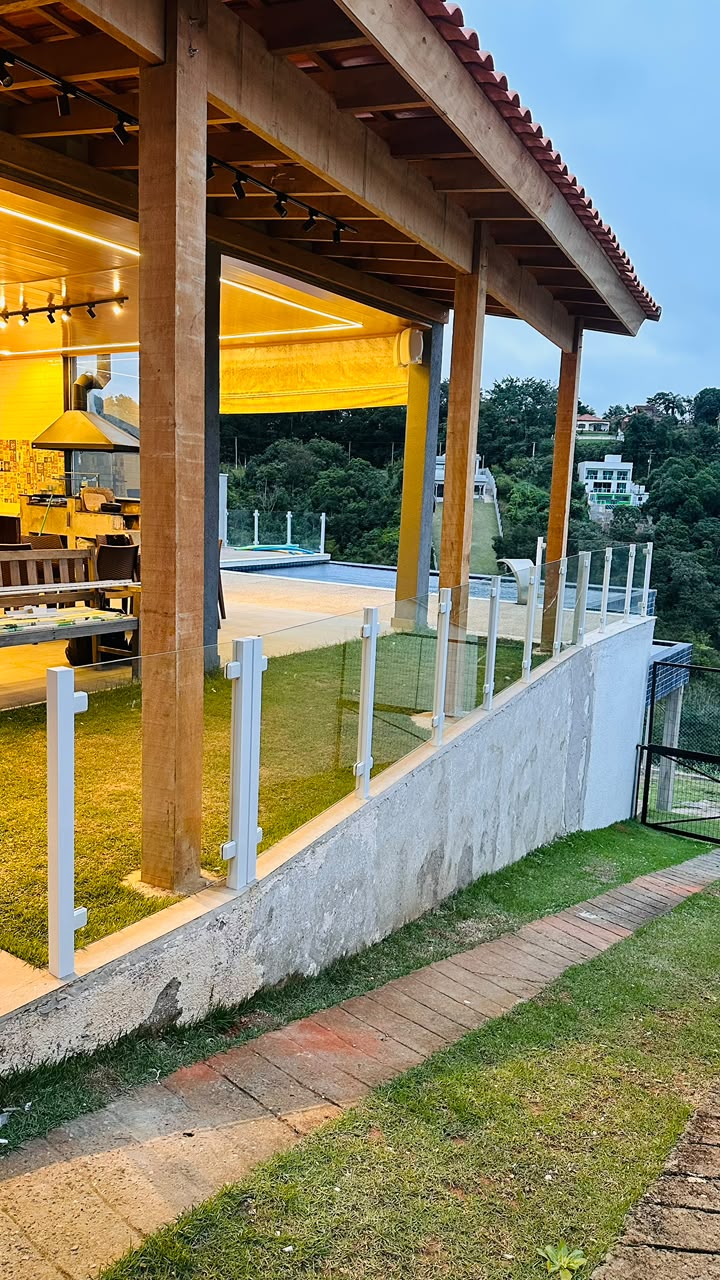 Trabalho em vidro e esquadria 6